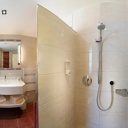 Oberkarteis Hotel 4*