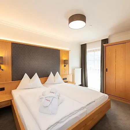 Hotel Oberkarteis 4*